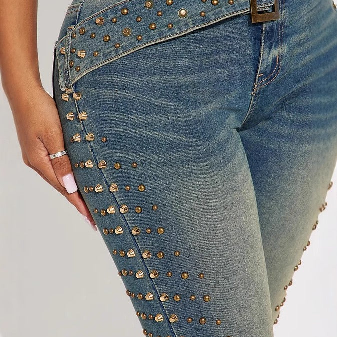Jeans Flare com Tachas